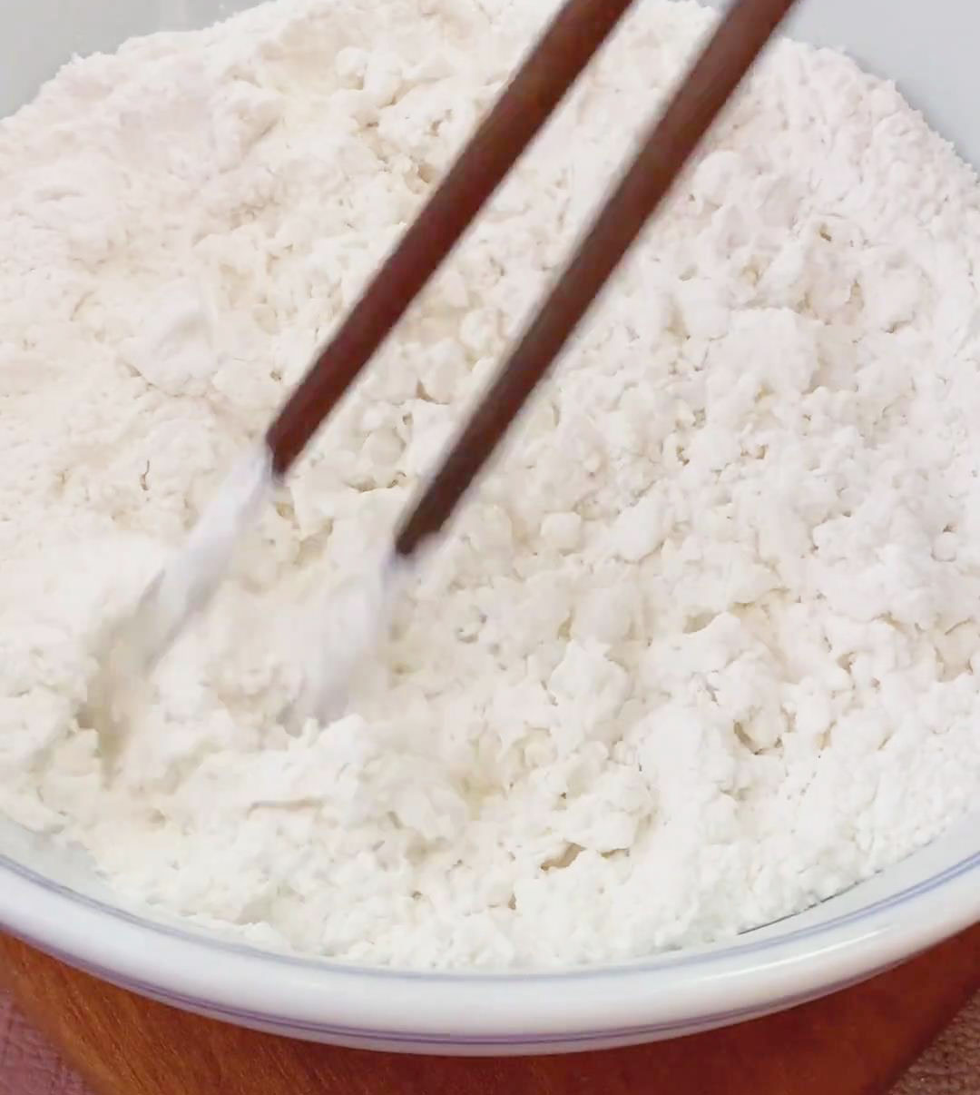 Gradually add 180 grams of boiling water while stirring