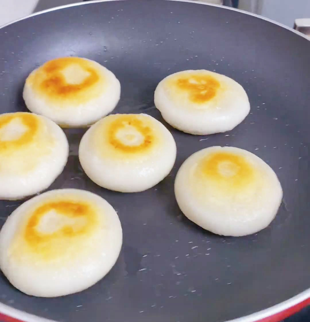 Pan-fry over low heat until set