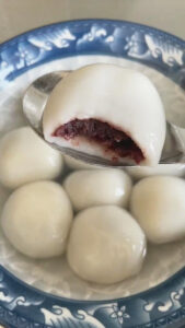 Red bean paste tang yuan