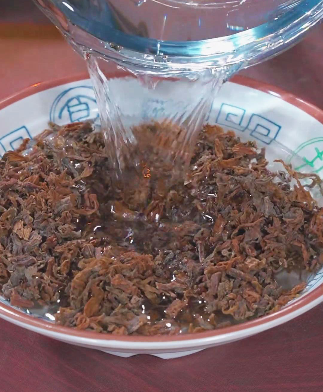 Soak the preserved vegetables