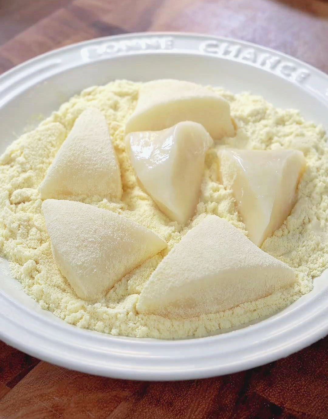 Coat the pieces with roasted soybean flour