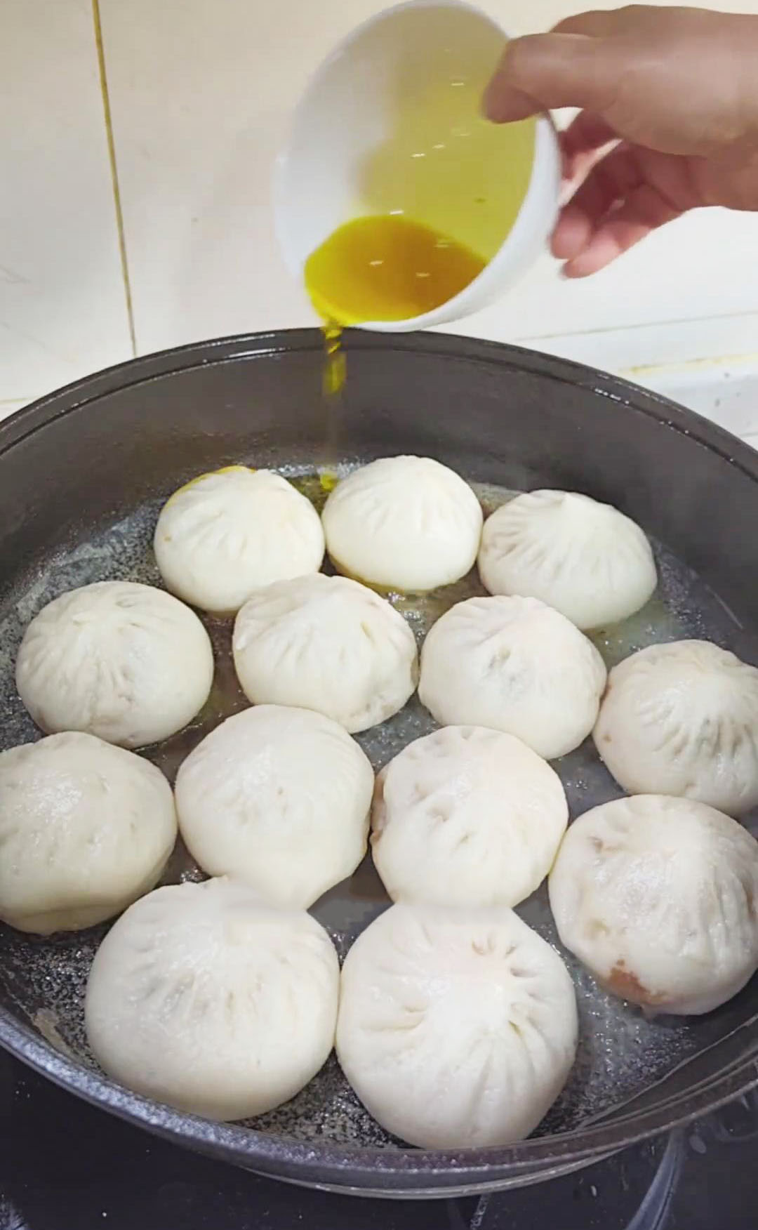 Drizzle some cooking oil around the edges of the pan