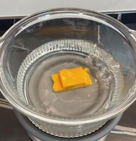 Prepare the sugar water