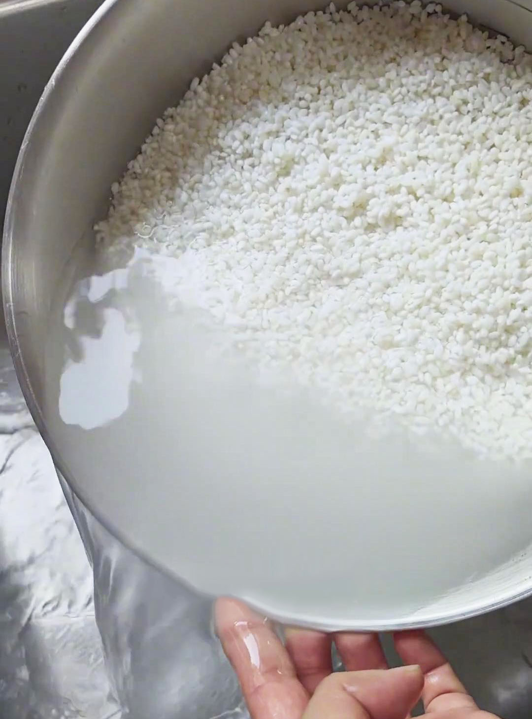 Rinse the rice several times to clean it thoroughly