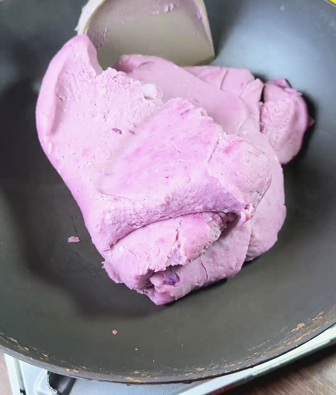 Transfer the blended mixture into a non-stick pan