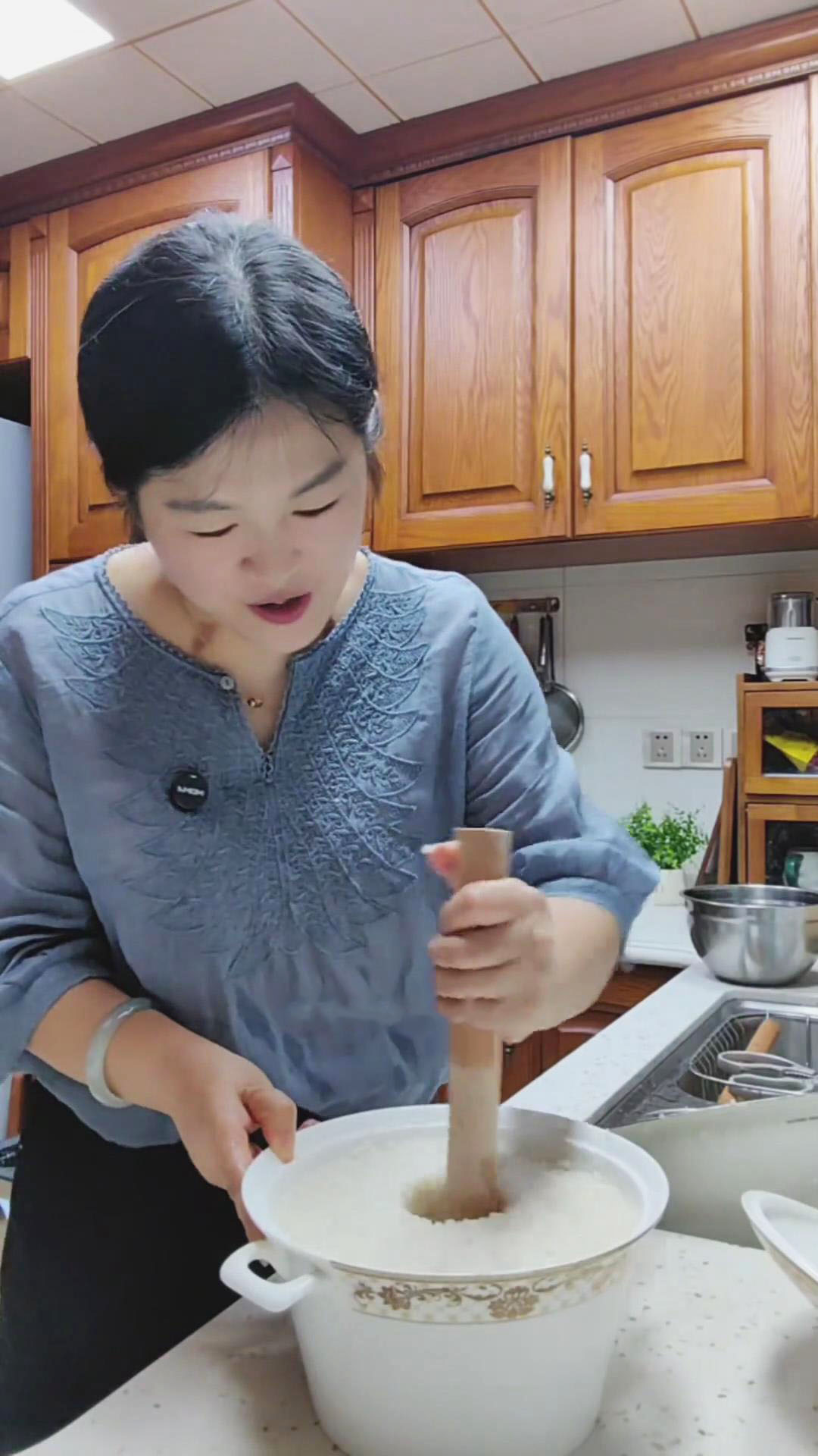 create a small well in the center