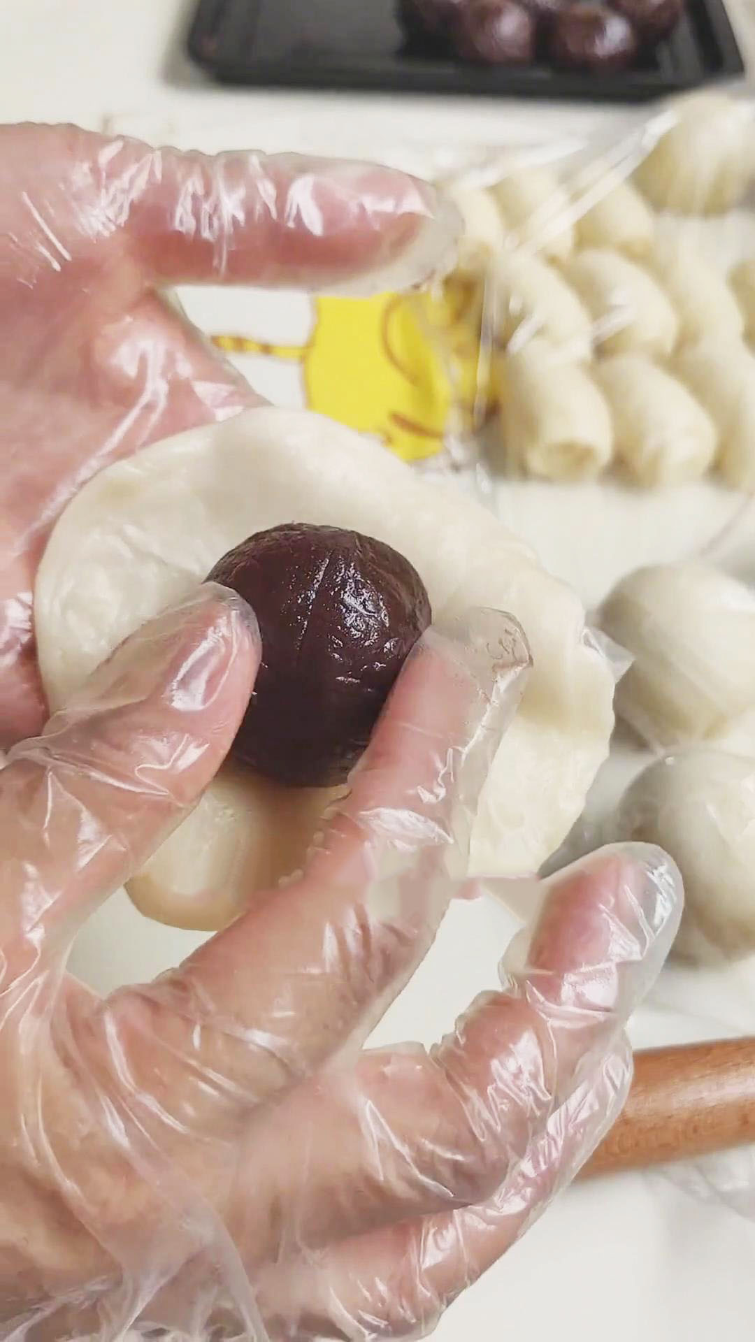 wrap it around the red bean and salted egg yolk filling