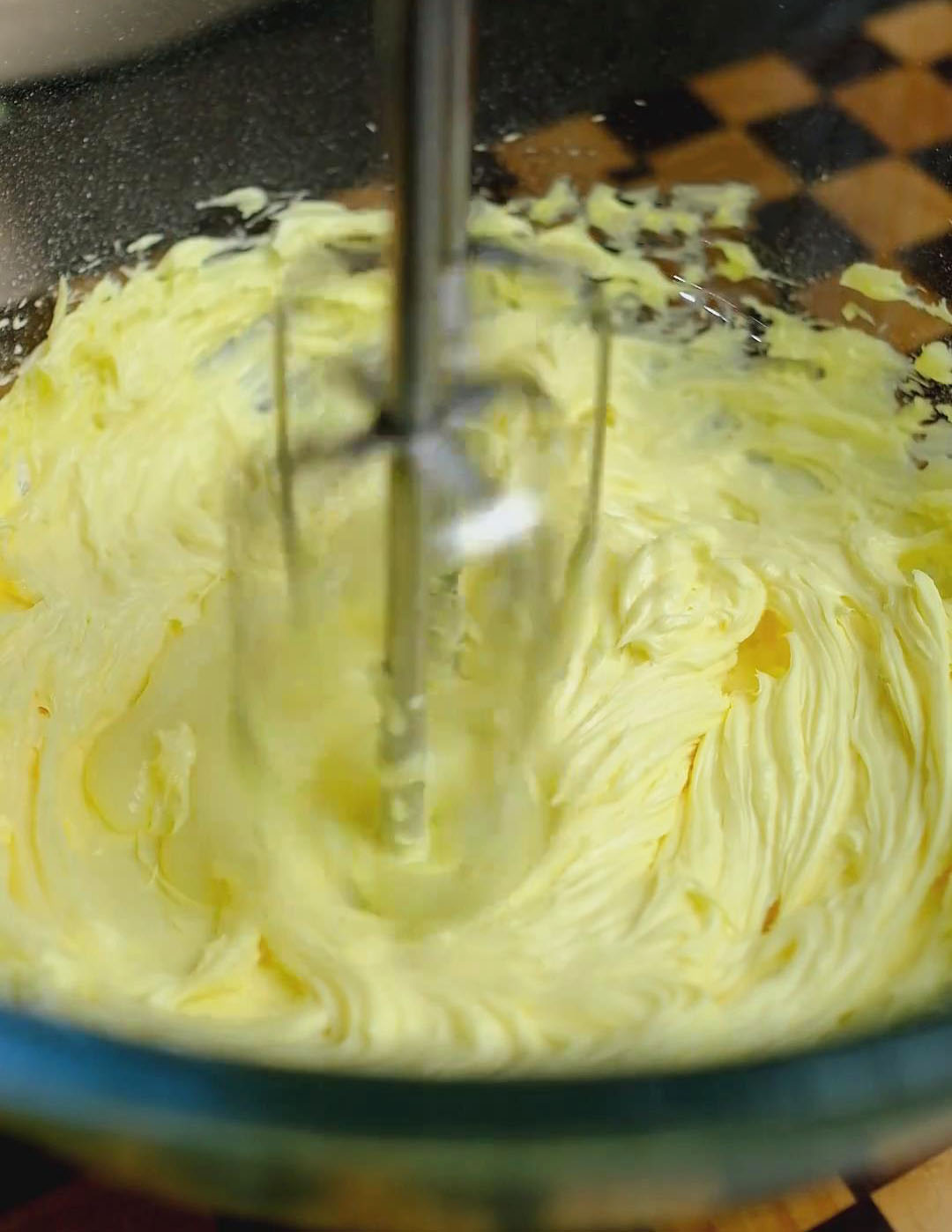 Add 20g condensed milk and mix thoroughly