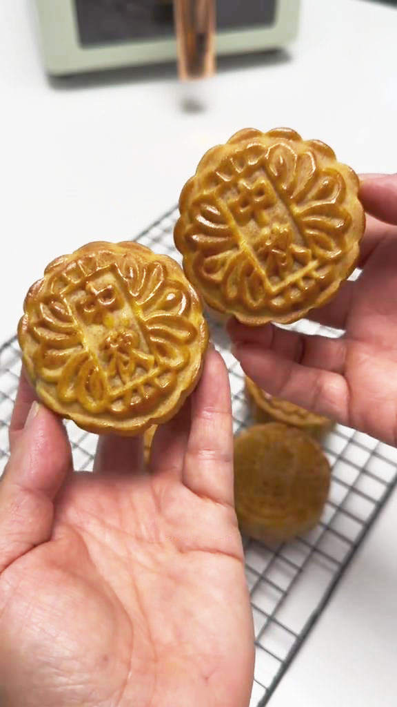 Air Fryer Mooncakes 1