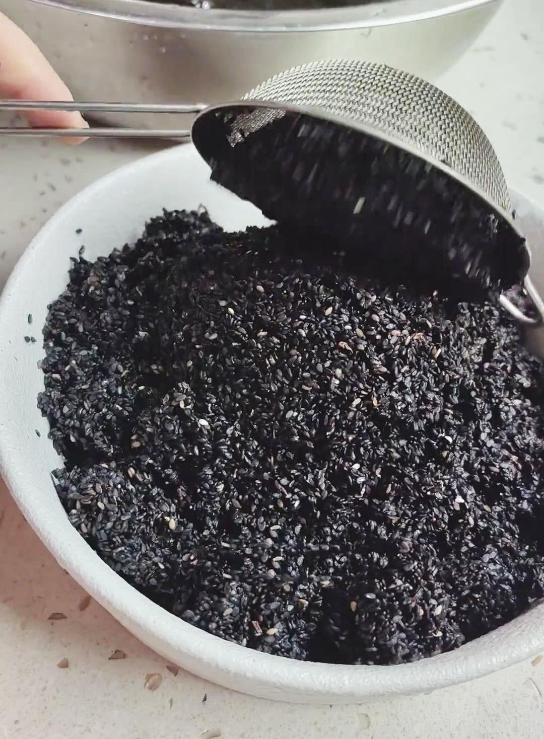 Drain the black sesame seeds well