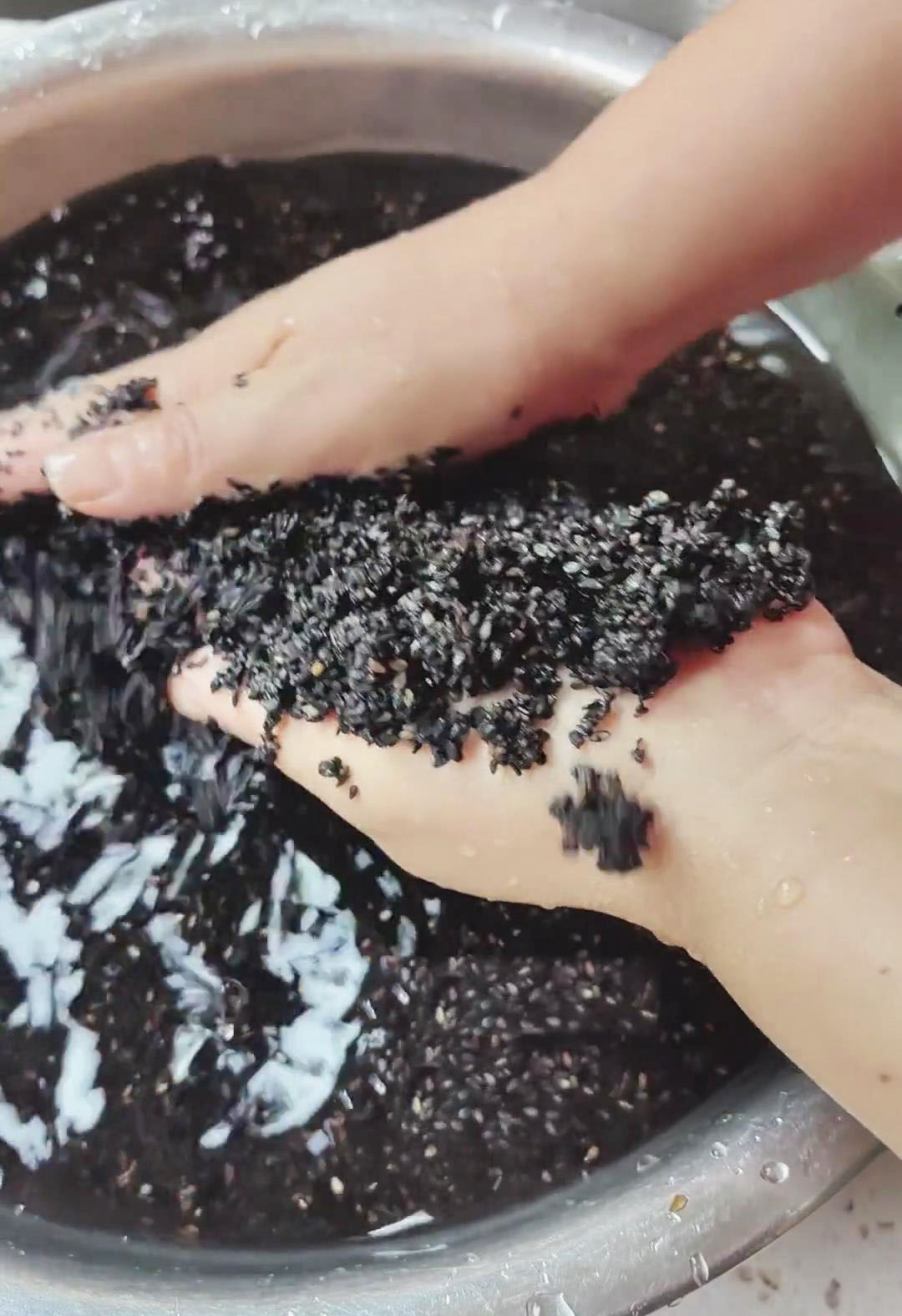 Rinse the black sesame seeds