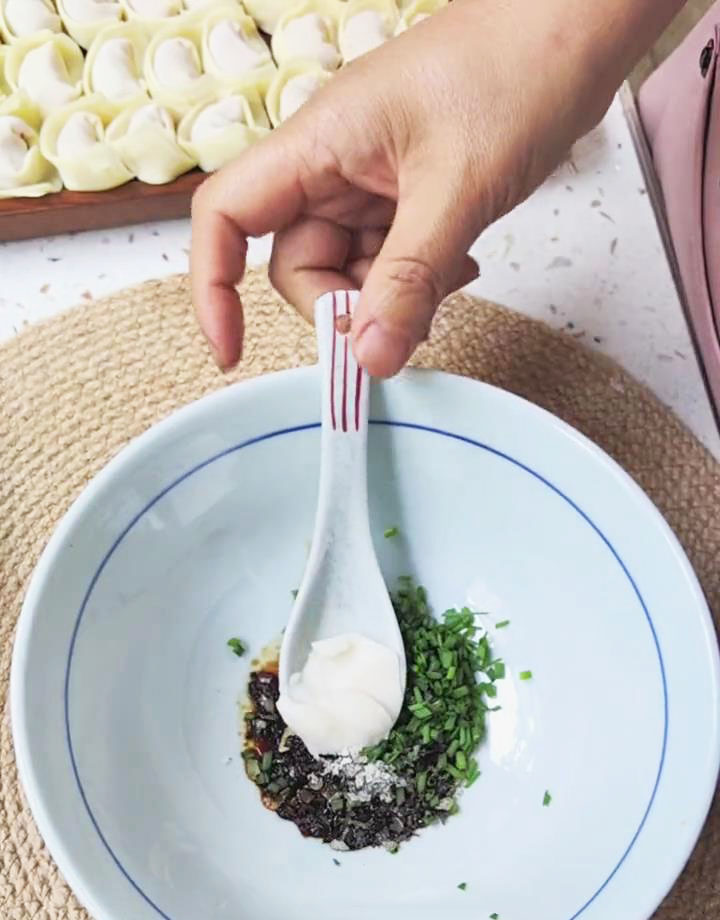 add green onions, peanut oil, lard, and any preferred seasonings to your bowl