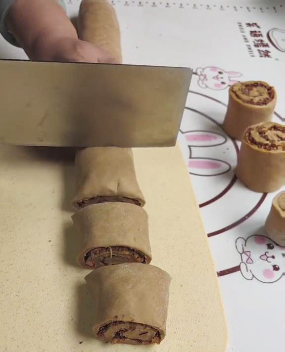 cut the dough log into even pieces