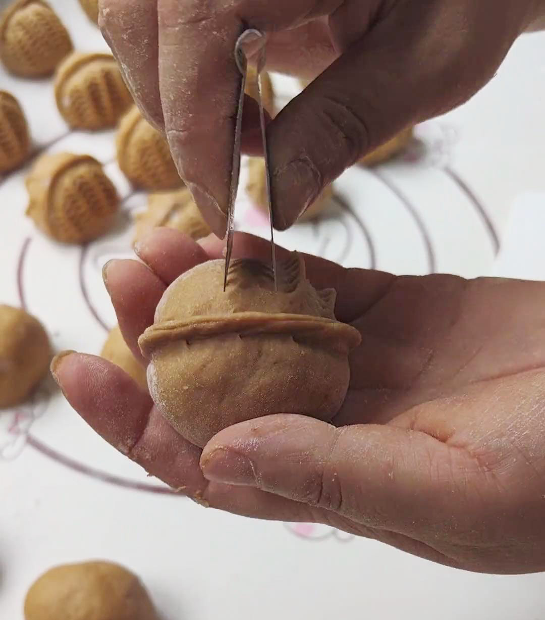 use the mold to press out the shape of the walnut2 use the mold to press out the shape of the walnut2