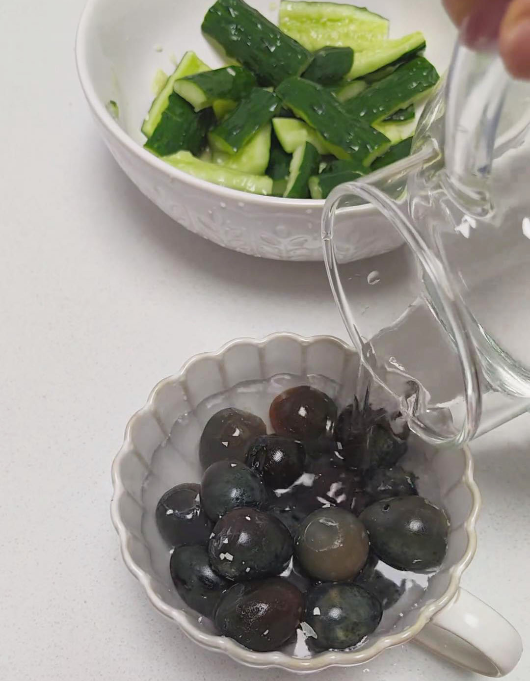 Prepare the century eggs Prepare the century eggs