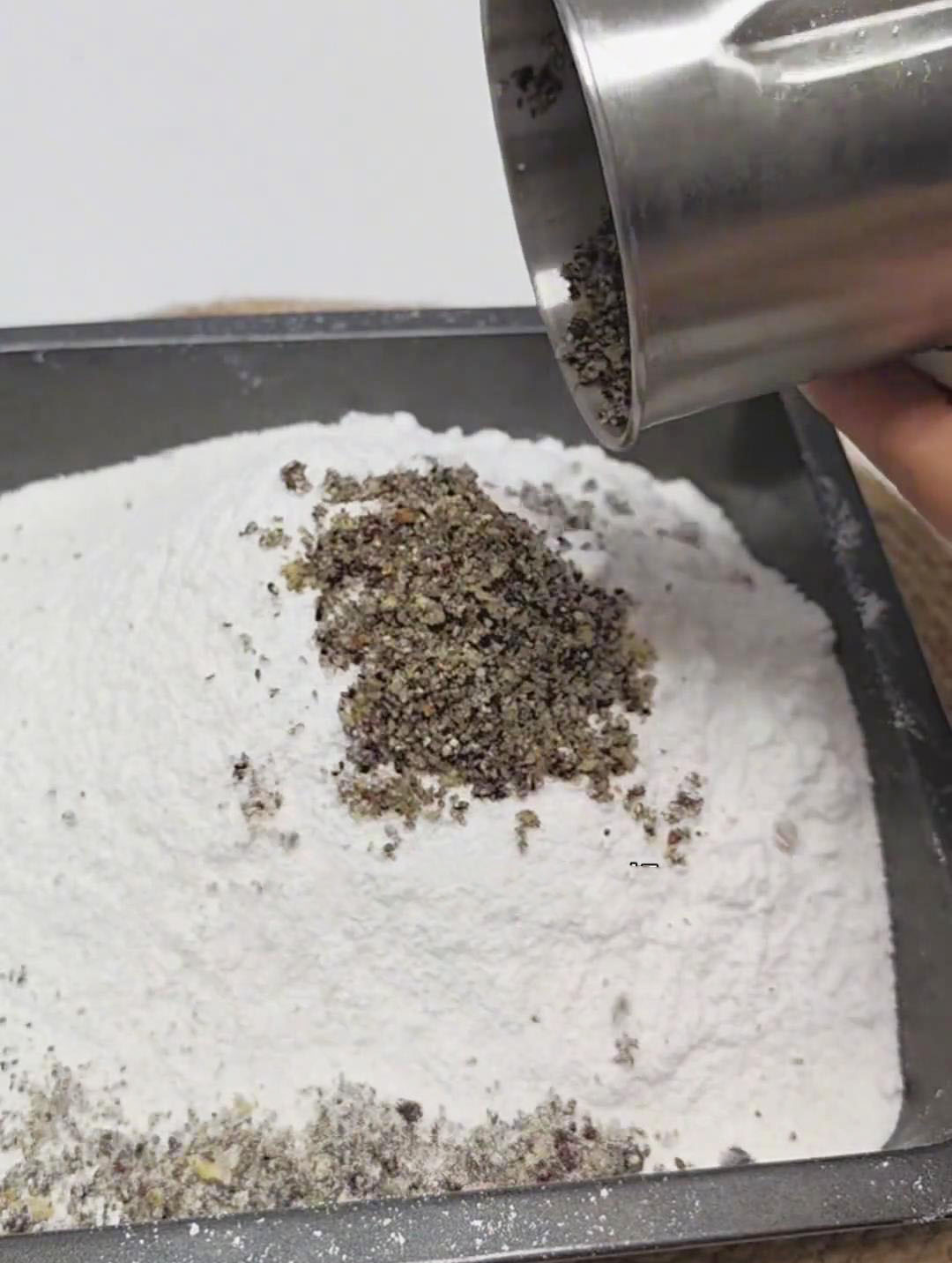 Add the prepared nuts and dried fruits to the sifted rice flour mixture Add the prepared nuts and dried fruits to the sifted rice flour mixture