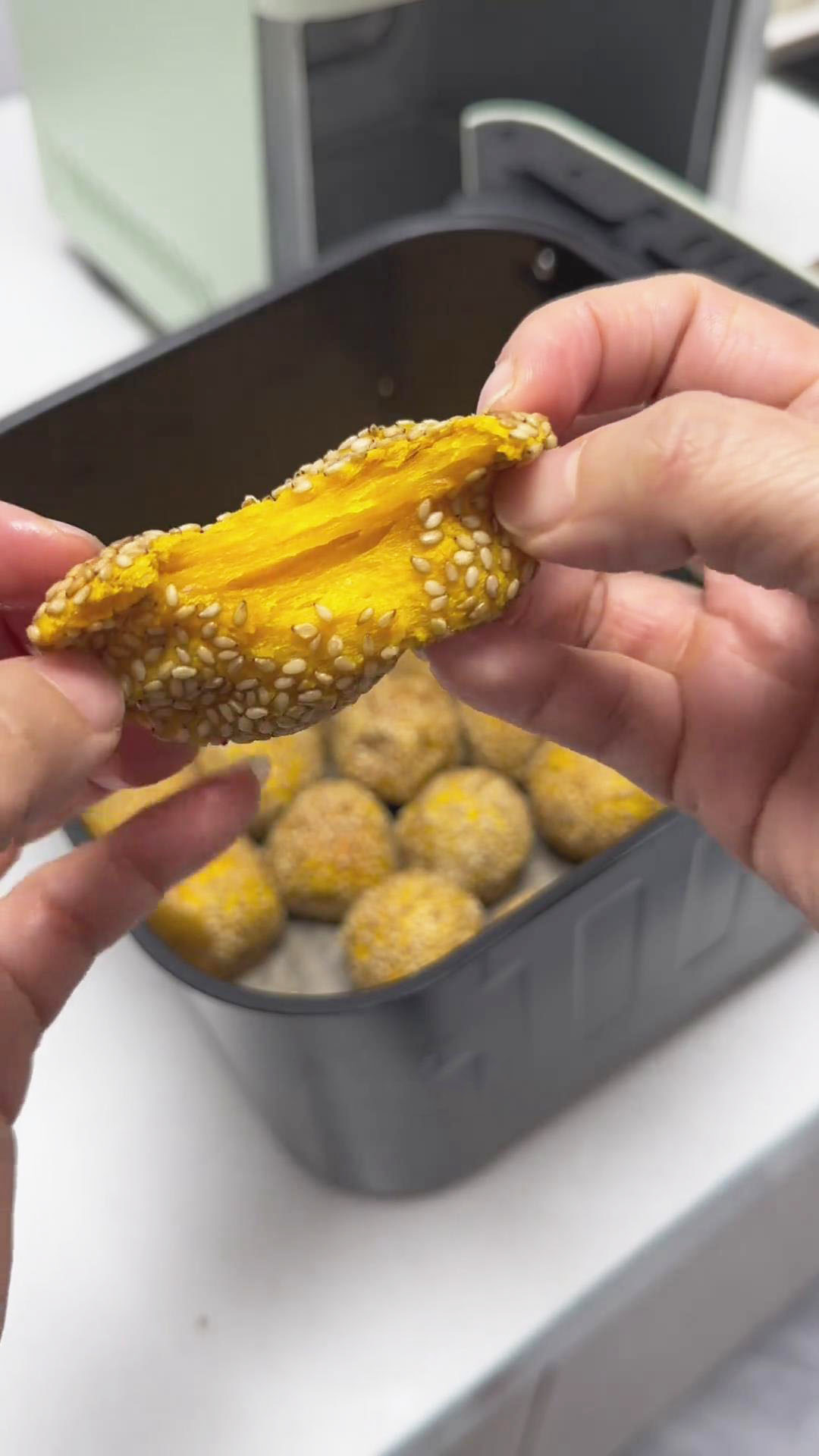 Pumpkin Sesame Mochi Balls3