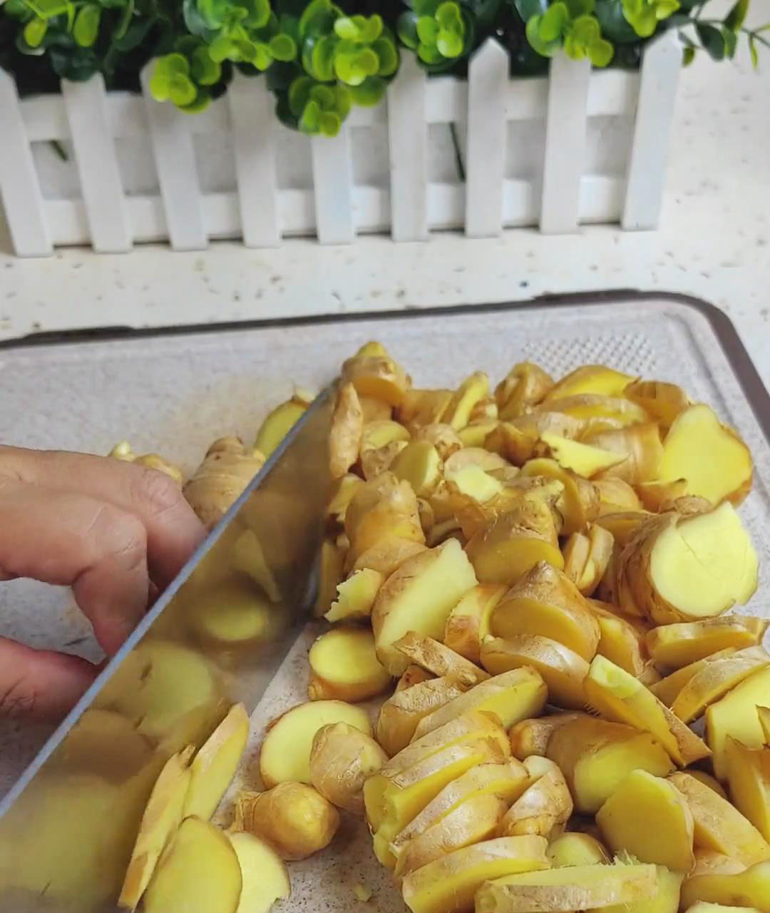 cut the ginger into small pieces