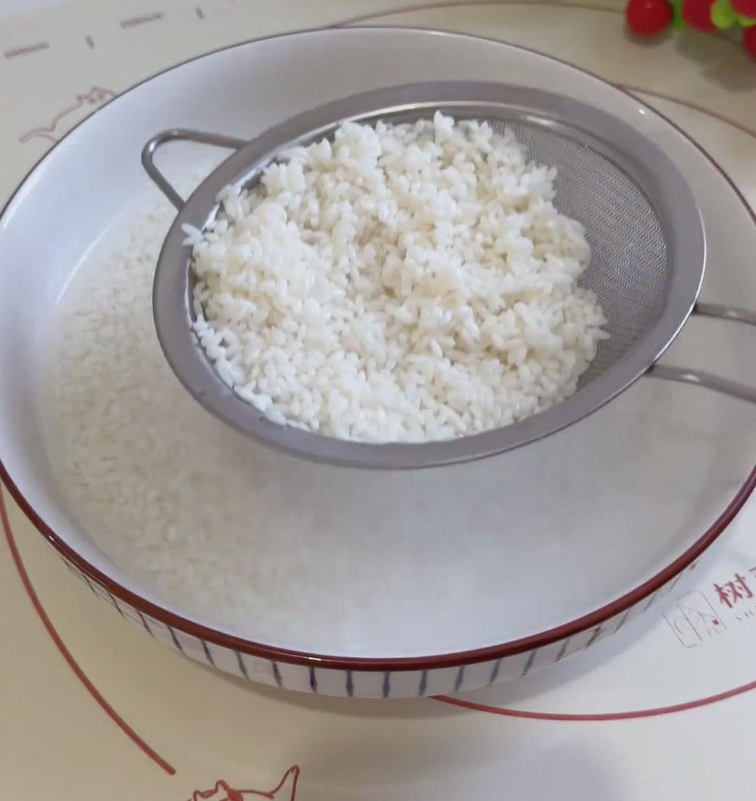 Drain the soaked rice