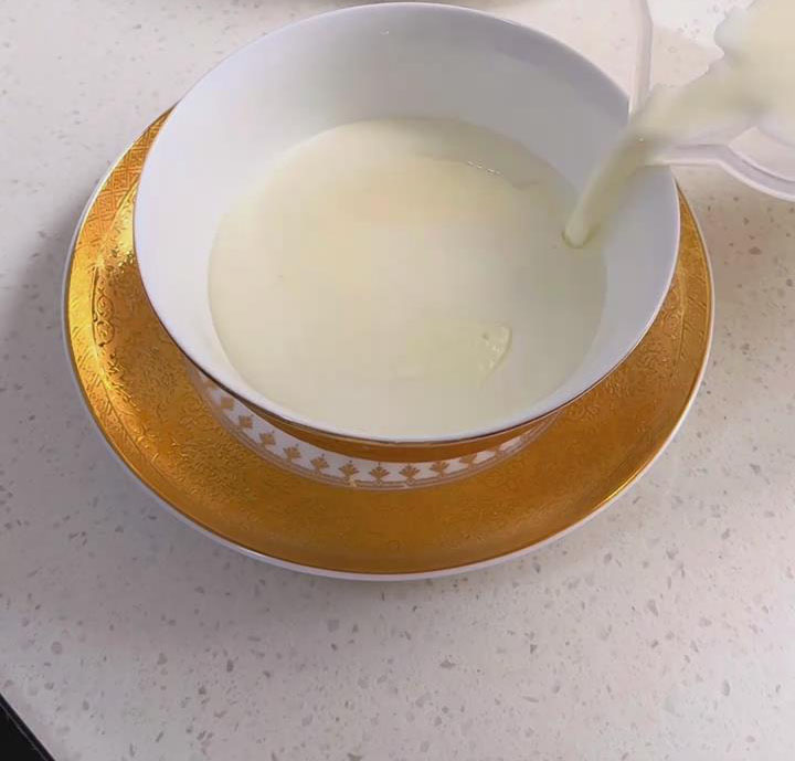 Gently pour the filtered milk mixture back into the bowls Gently pour the filtered milk mixture back into the bowls