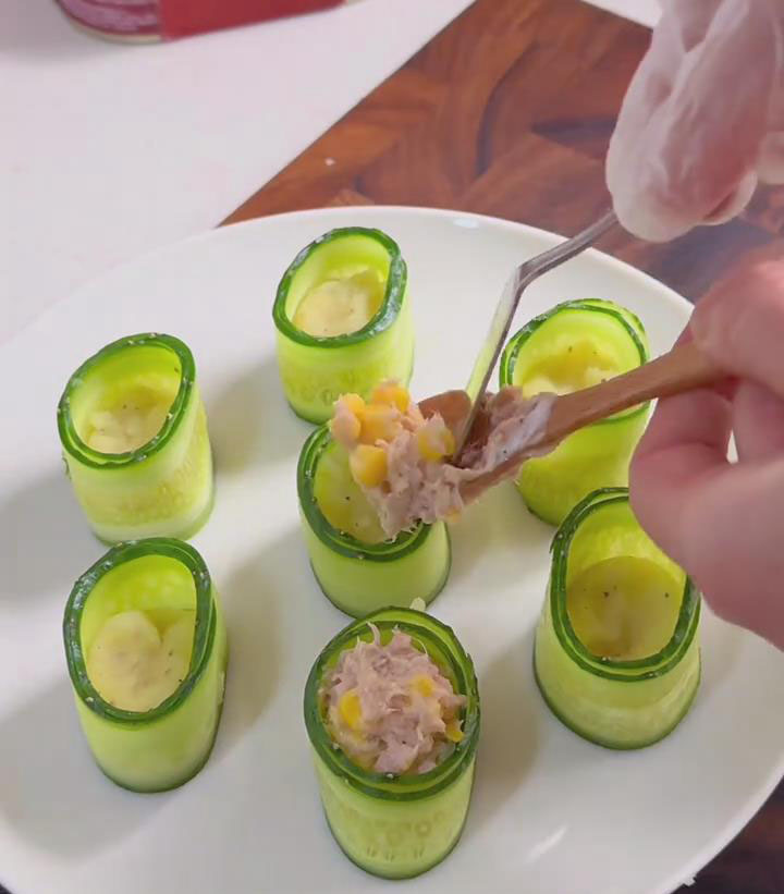 Top with the tuna salad mixture