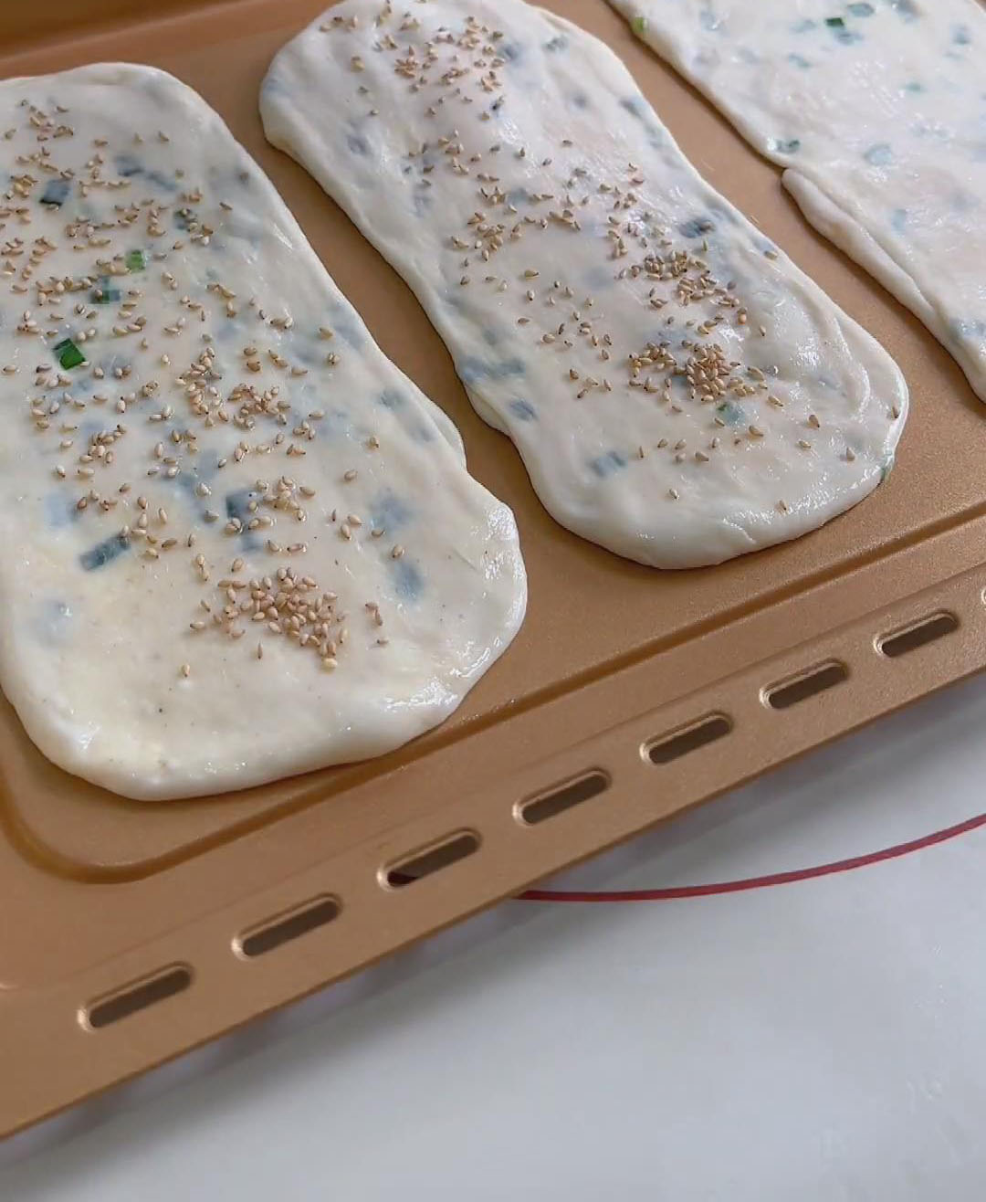 sprinkle a layer of white sesame seeds