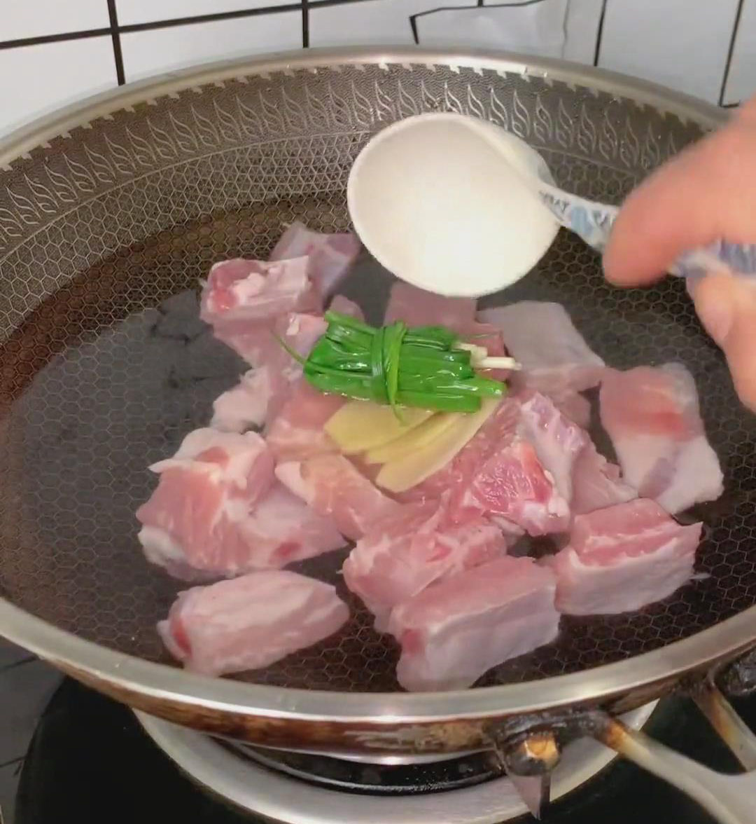 Blanch the Pork Ribs Blanch the Pork Ribs