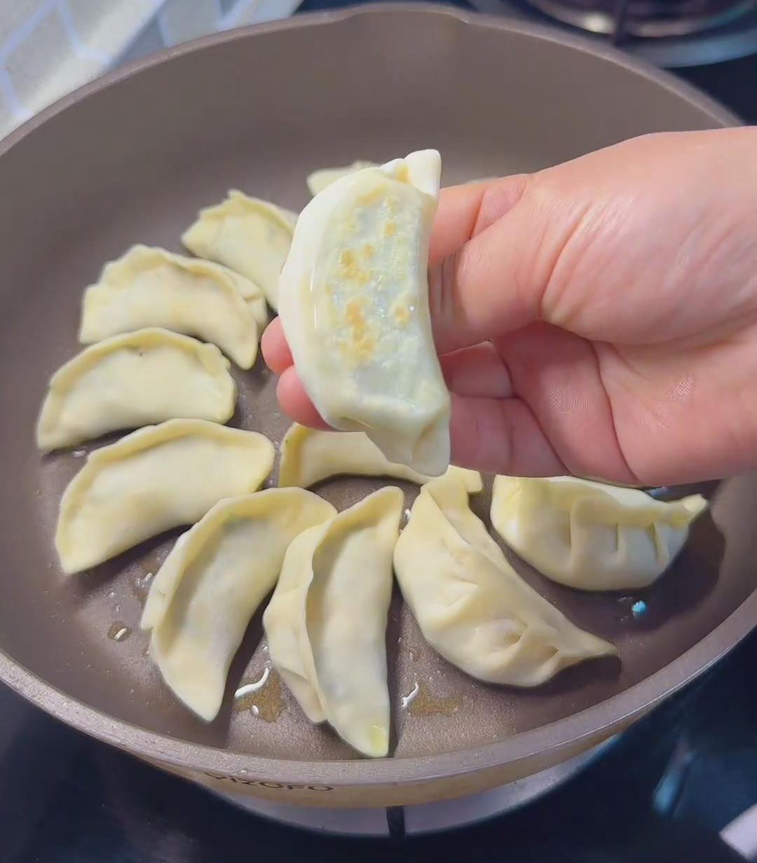 Fry the Bottom to Golden Brown