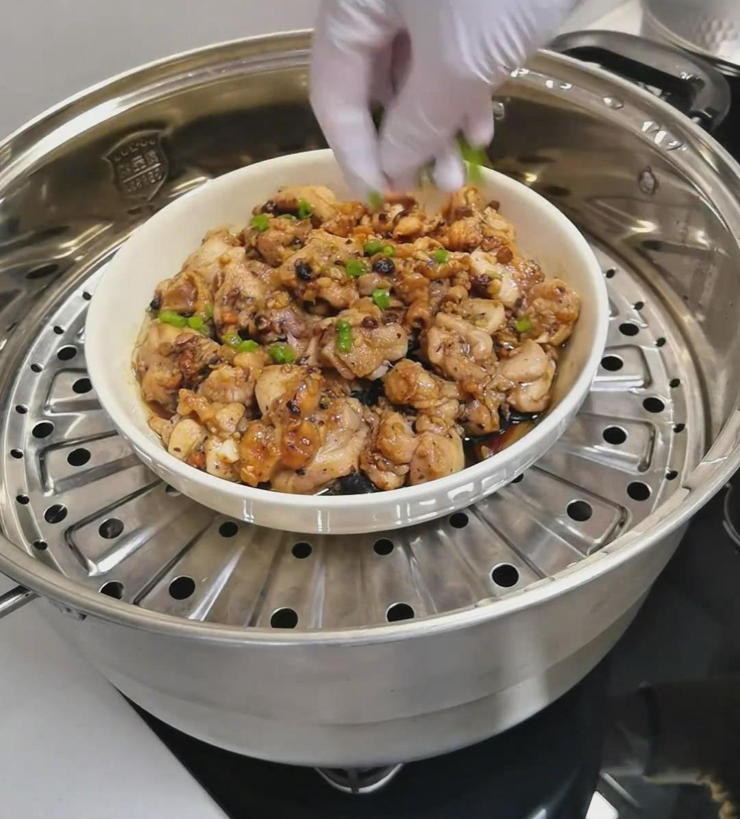 Sprinkle with the remaining scallion Sprinkle with the remaining scallion