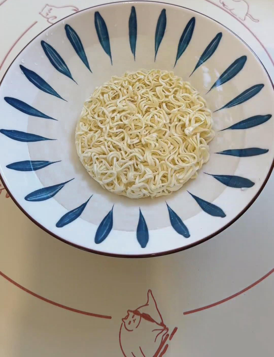 Place ramen in a bowl and soak with clean water