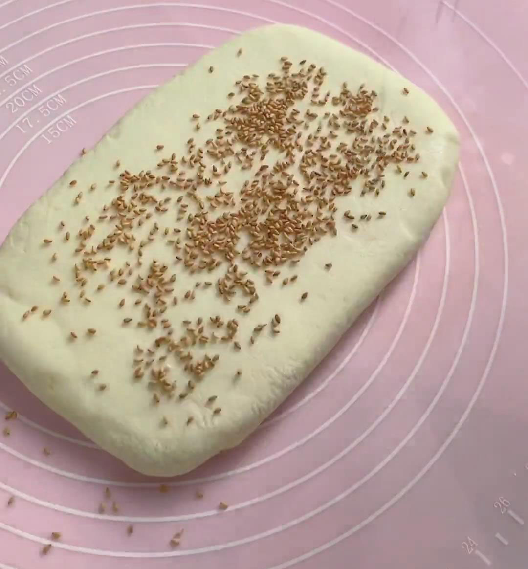 Sprinkle toasted sesame seeds evenly on top