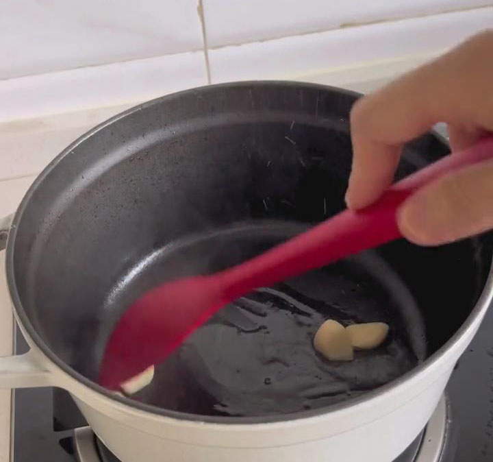 Add the sliced garlic and stir for about 1 minute Add the sliced garlic and stir for about 1 minute