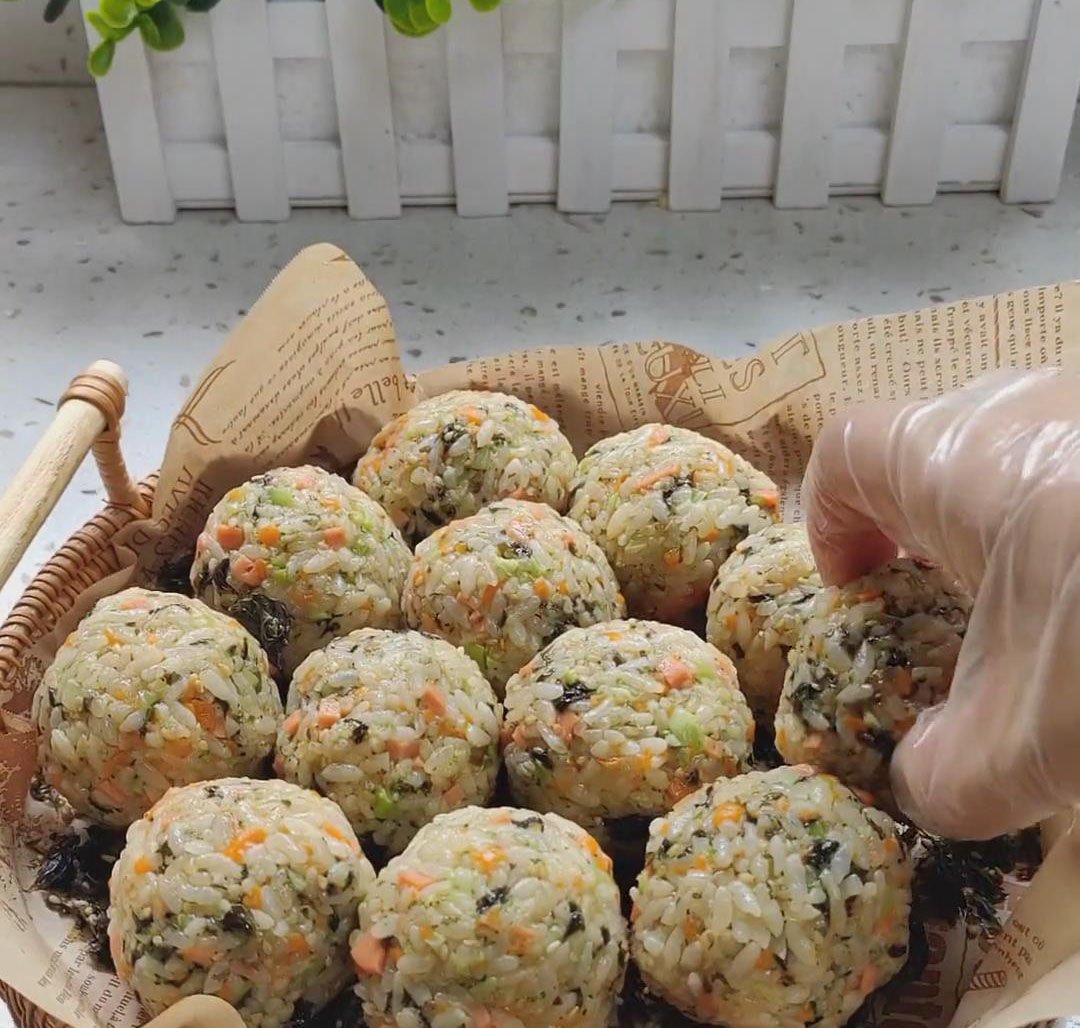 Arrange rice balls