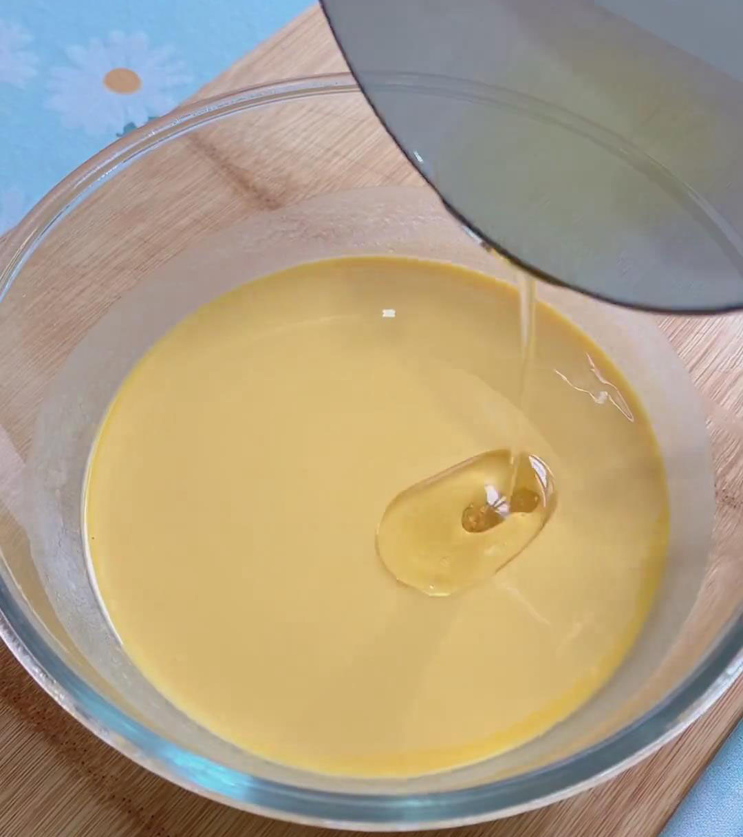 pour in the 20g of corn oil