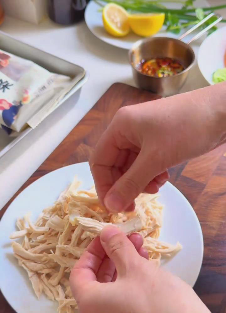 shred along the grain into 0.5cm strips shred along the grain into 0.5cm strips