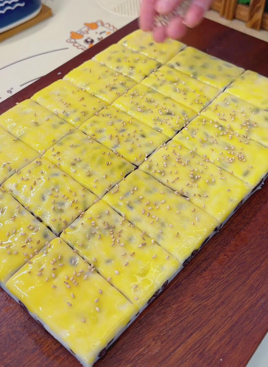 Brush the surface evenly with egg yolk and sprinkle with white sesame seeds Brush the surface evenly with egg yolk and sprinkle with white sesame seeds