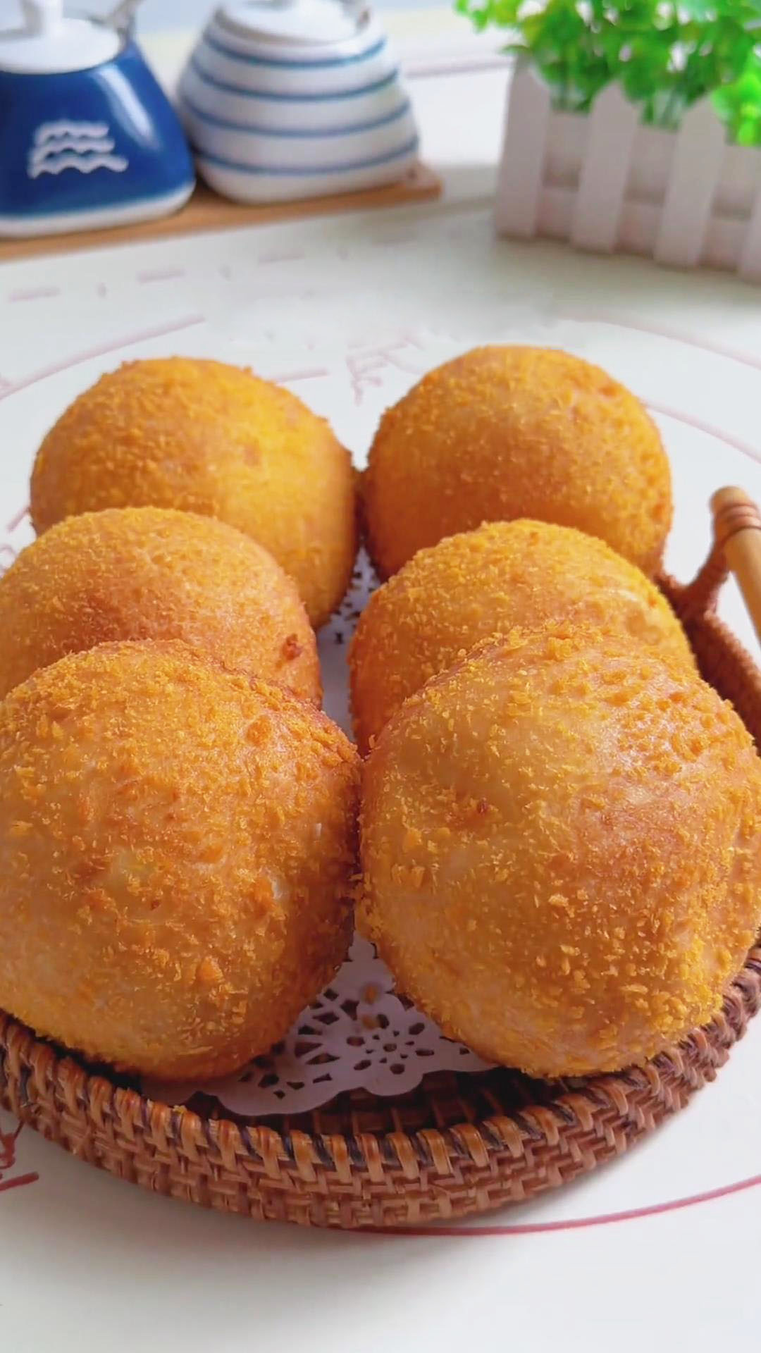 Deep-Fried Red Bean Bao Buns (2) Deep Fried Red Bean Bao Buns (2)