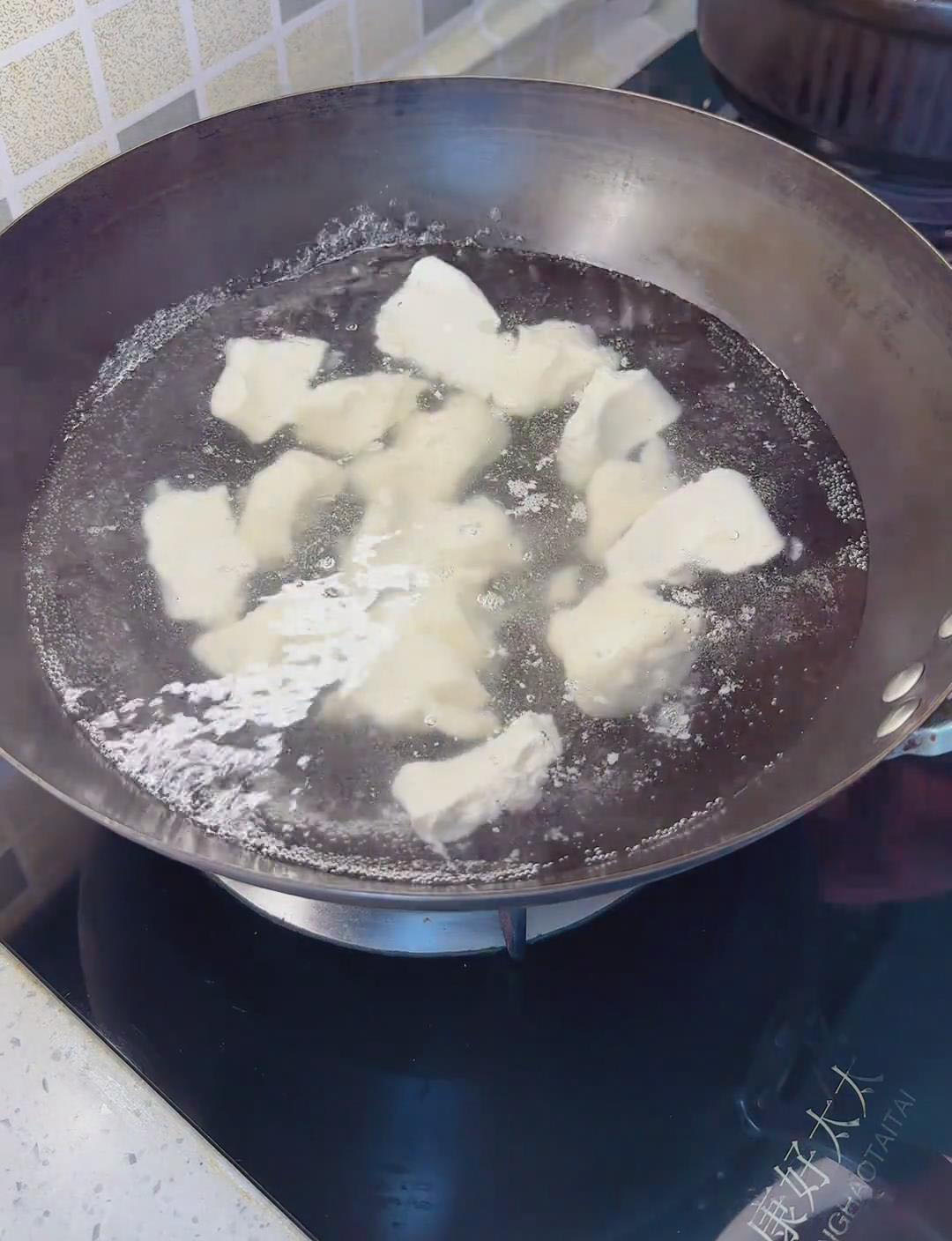 Drop the dough pieces directly into the boiling water Drop the dough pieces directly into the boiling water