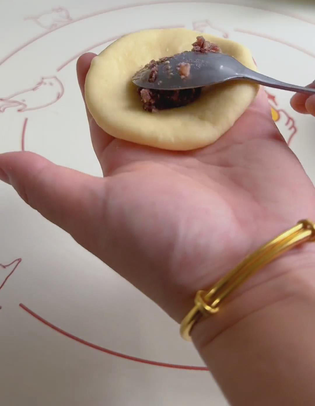 Place about 25 g of red bean paste in the center of each wrapper Place about 25 g of red bean paste in the center of each wrapper