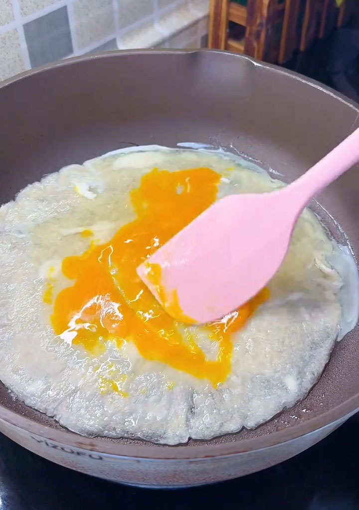 Quickly spread it evenly with a spatula