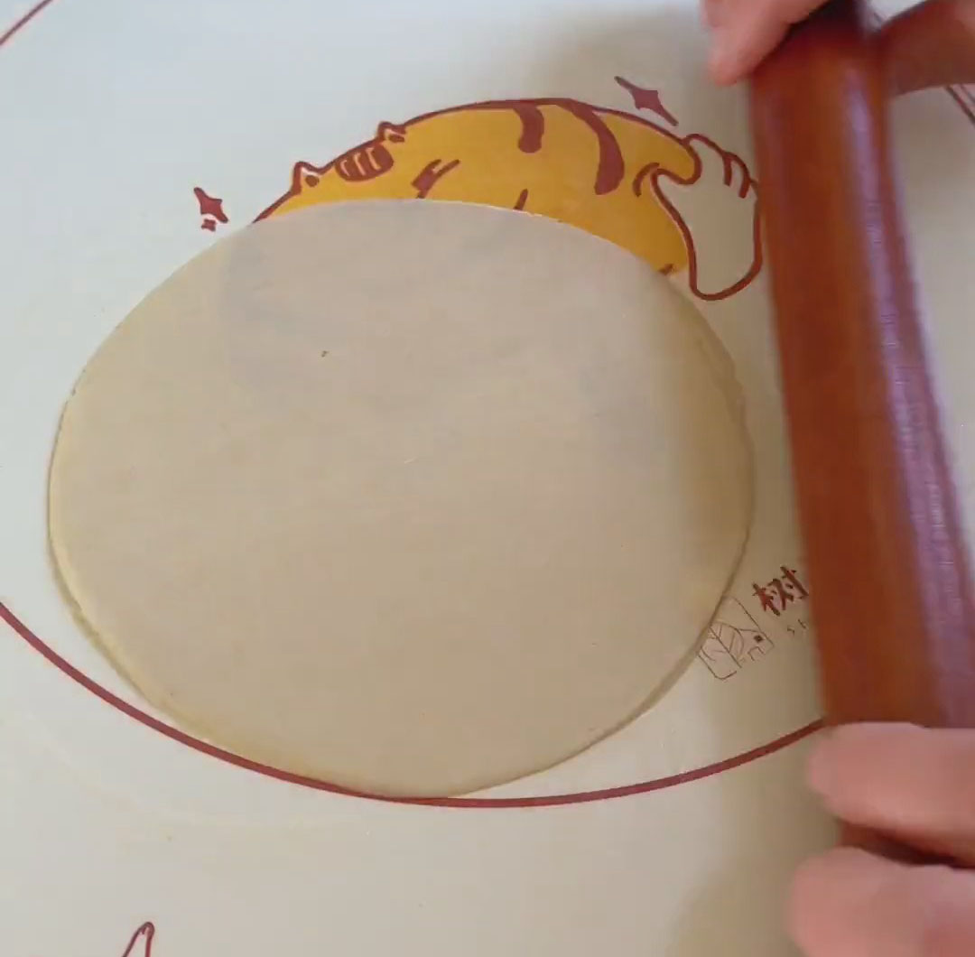 Roll the stacked wrappers into a large circle2