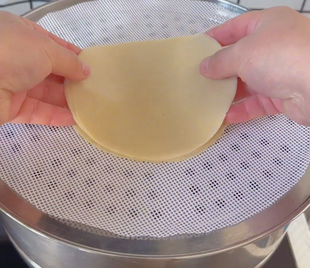 Steam the rounds in a steamer