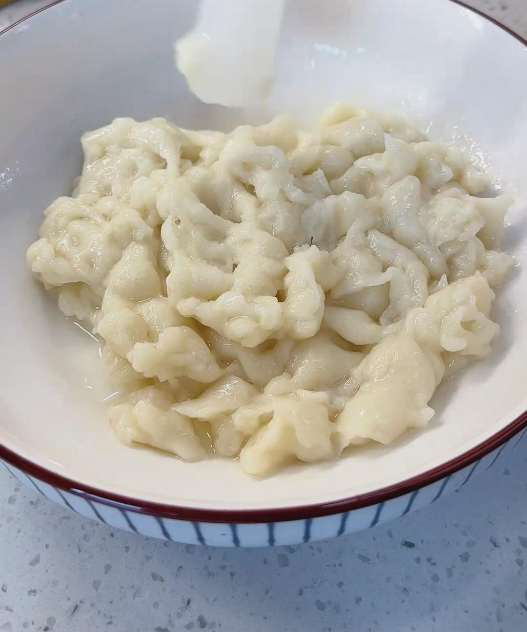 Use a rolling pin to press and mash the muah chee Use a rolling pin to press and mash the muah chee