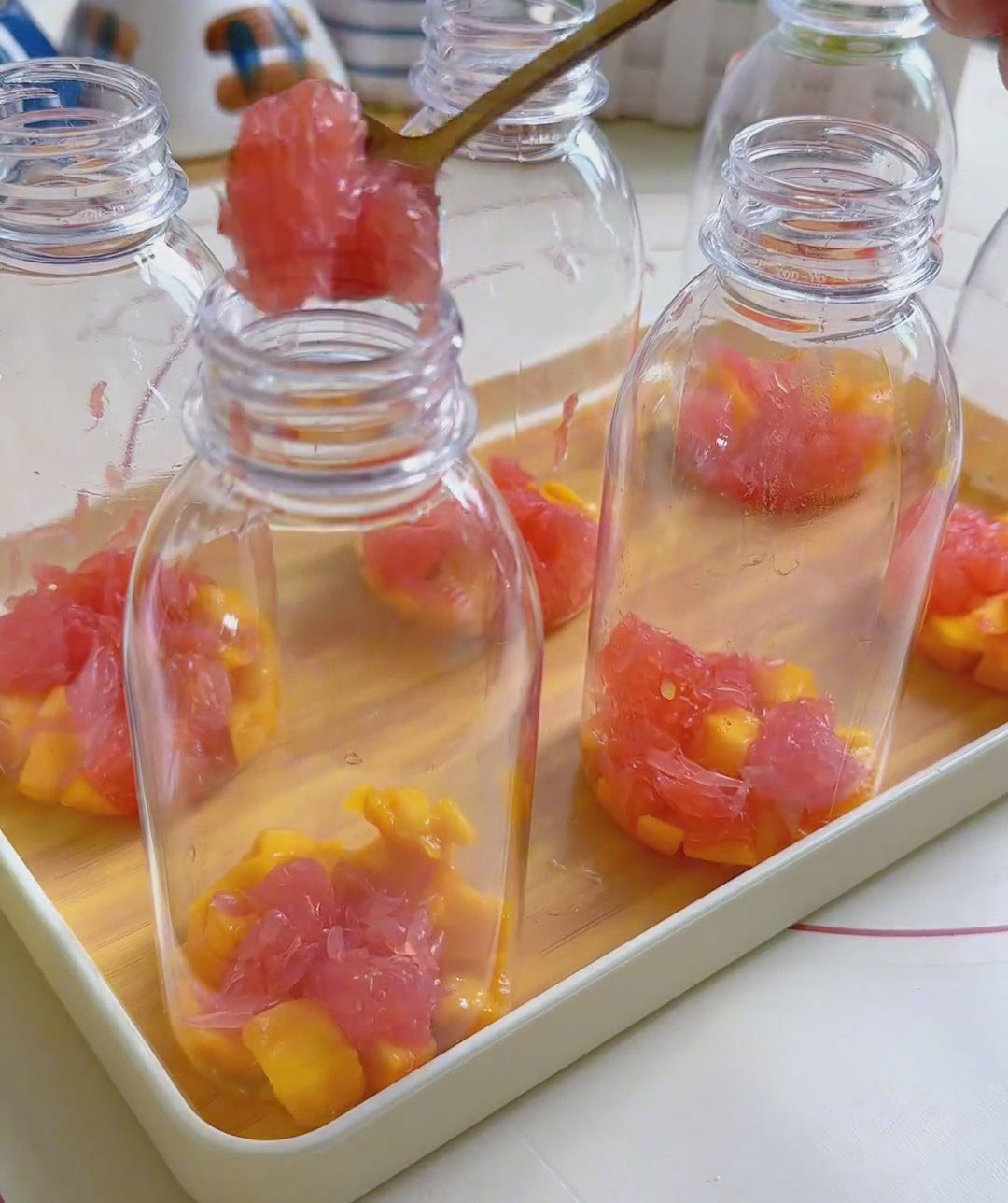 add a layer of the reserved diced mango and pomelo pieces