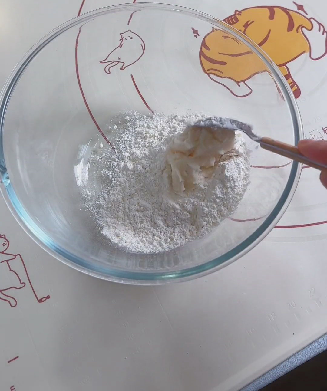 combine the cake flour and lard