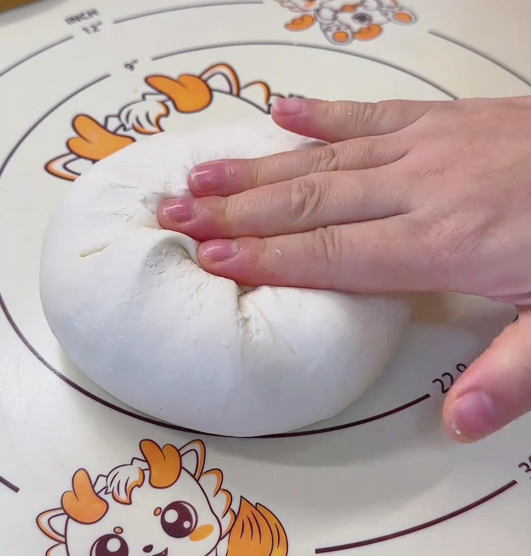 pinch the seams tightly so the oil paste is fully sealed inside pinch the seams tightly so the oil paste is fully sealed inside