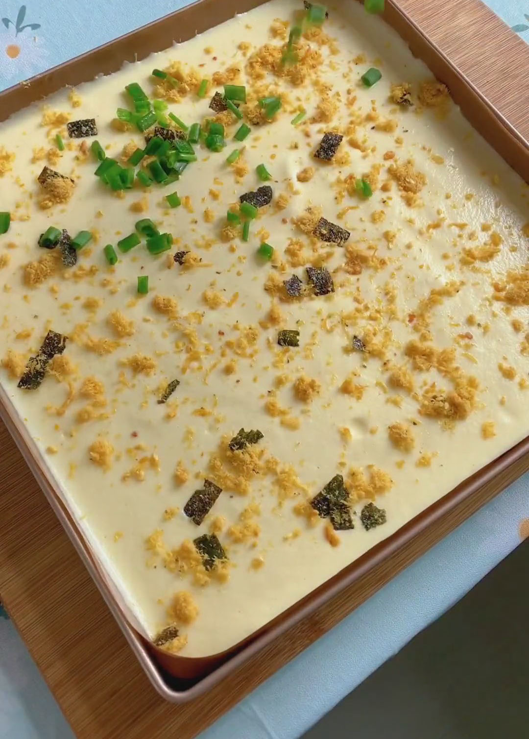 sprinkle a layer of seaweed pork floss and chopped green onions