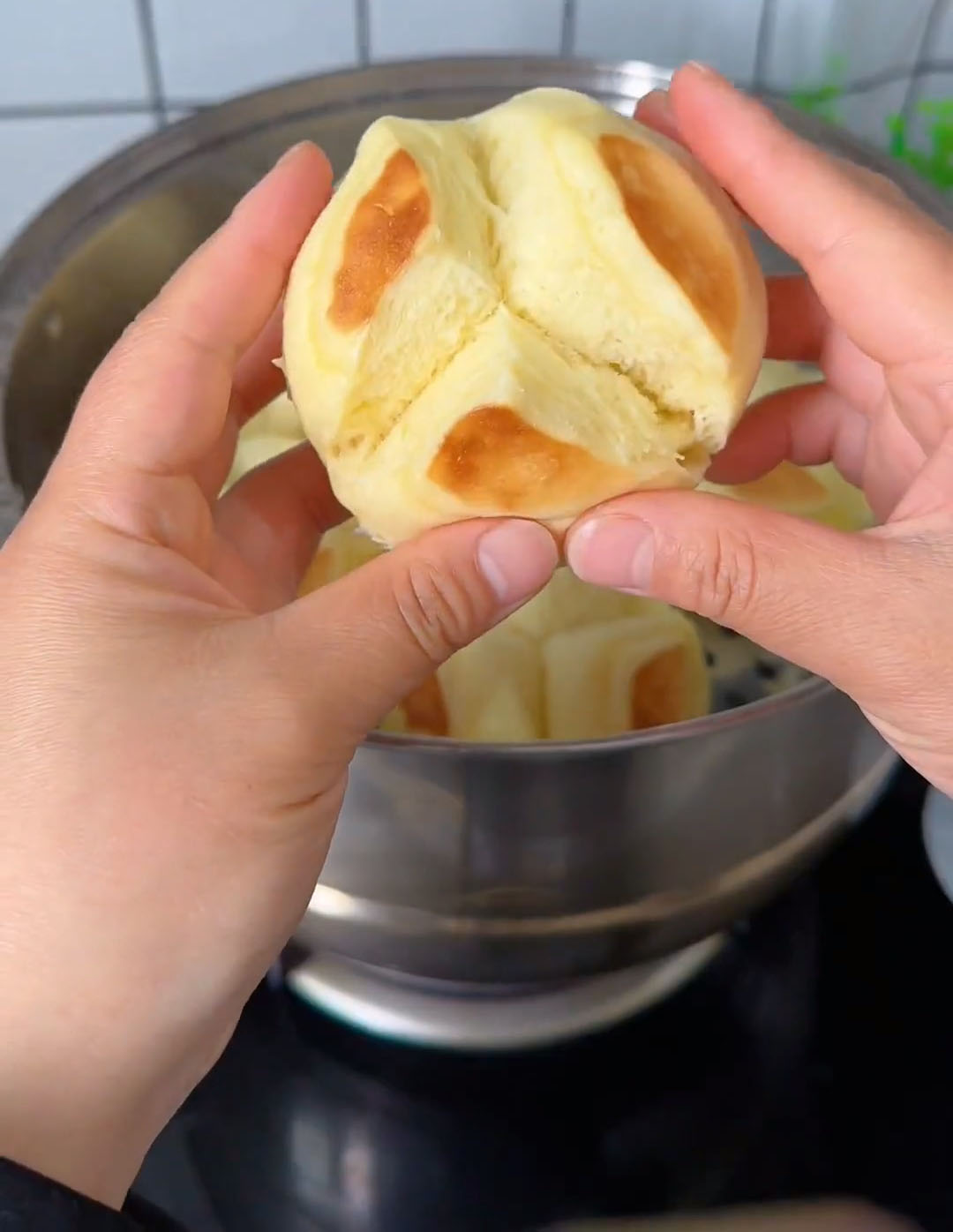 Blooming Shandong Mantou – Soft & Delicious (1) Blooming Shandong Mantou – Soft & Delicious (1)