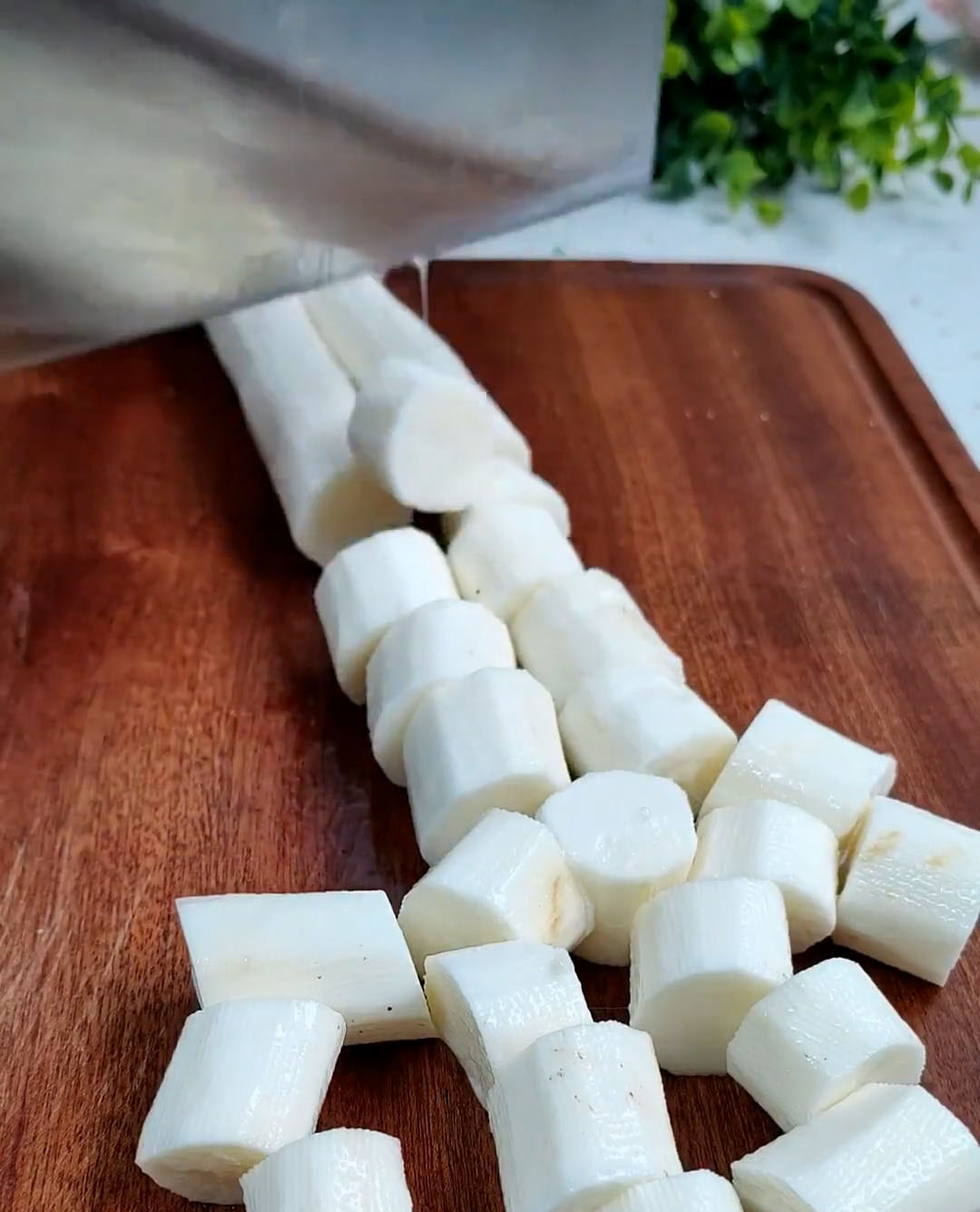 Cut the yam into 3–5 cm pieces