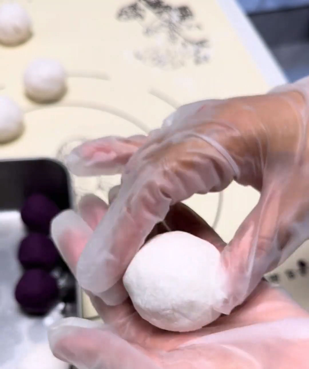 Pinch the top to seal completely Pinch the top to seal completely